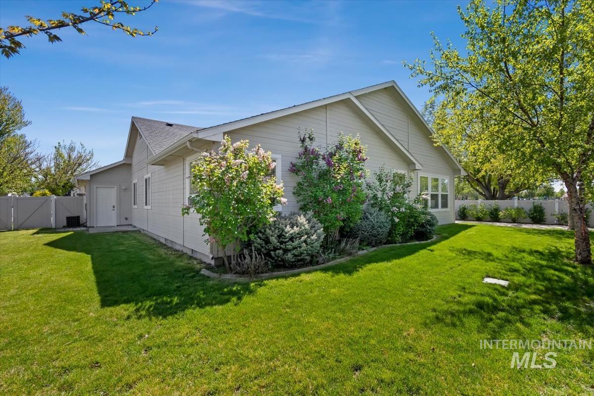 3611 N Price Way, Meridian, Idaho 83646, 3 Bedrooms, 2 Bathrooms, Residential For Sale, Price $549,990,MLS 98984635