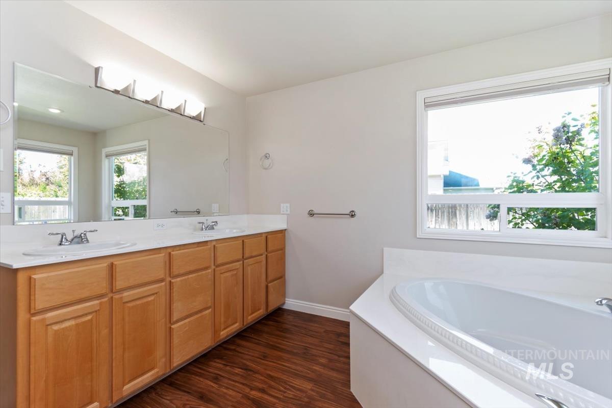 3611 N Price Way, Meridian, Idaho 83646, 3 Bedrooms, 2 Bathrooms, Residential For Sale, Price $549,990,MLS 98984635