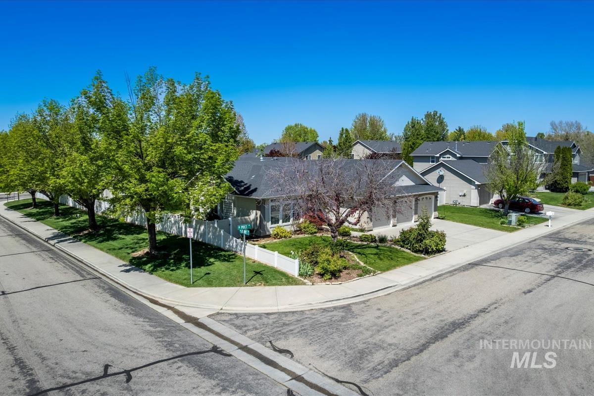3611 N Price Way, Meridian, Idaho 83646, 3 Bedrooms, 2 Bathrooms, Residential For Sale, Price $549,990,MLS 98984635