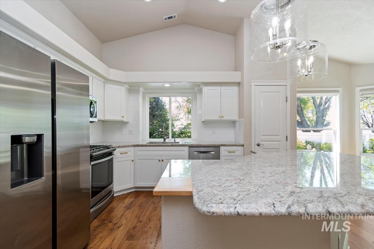 3611 N Price Way, Meridian, Idaho 83646, 3 Bedrooms, 2 Bathrooms, Residential For Sale, Price $549,990,MLS 98984635