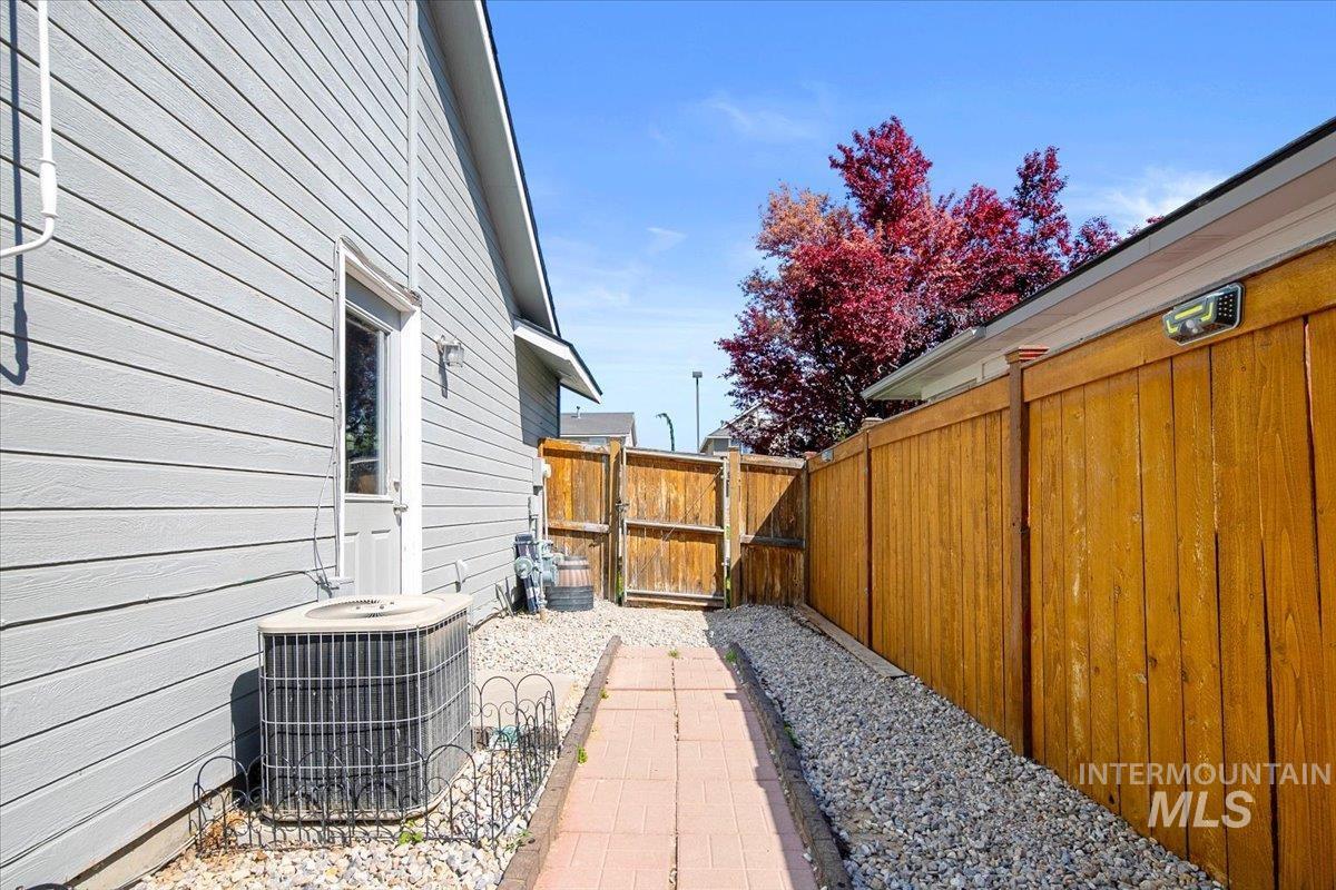 11127 W Springgold, Boise, Idaho 83709, 3 Bedrooms, 2 Bathrooms, Residential For Sale, Price $419,900, 98984651