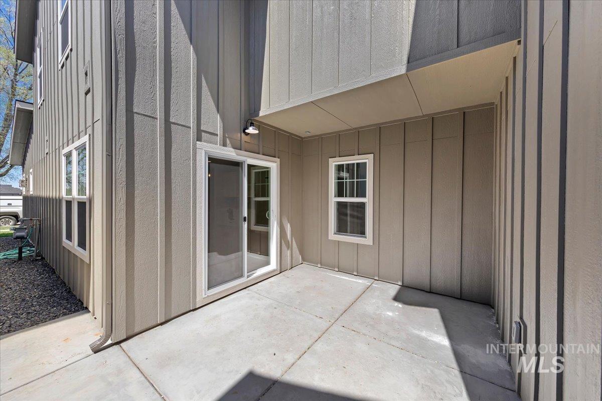 158 N Edgewood Ln, Eagle, Idaho 83616, 3 Bedrooms, 2.5 Bathrooms, Residential For Sale, Price $579,900,MLS 98984652