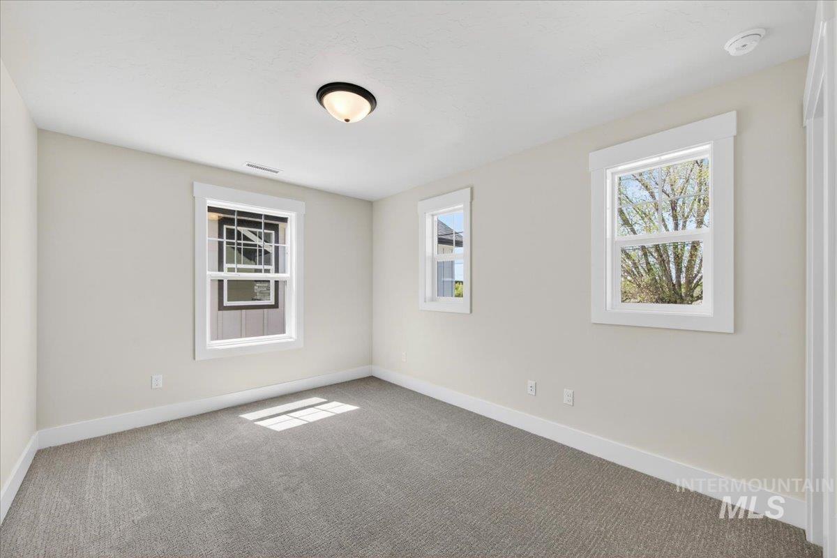 158 N Edgewood Ln, Eagle, Idaho 83616, 3 Bedrooms, 2.5 Bathrooms, Residential For Sale, Price $579,900,MLS 98984652