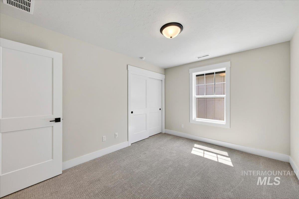 158 N Edgewood Ln, Eagle, Idaho 83616, 3 Bedrooms, 2.5 Bathrooms, Residential For Sale, Price $579,900,MLS 98984652