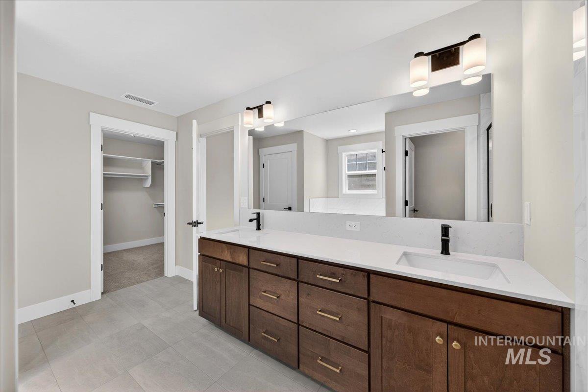 158 N Edgewood Ln, Eagle, Idaho 83616, 3 Bedrooms, 2.5 Bathrooms, Residential For Sale, Price $579,900,MLS 98984652