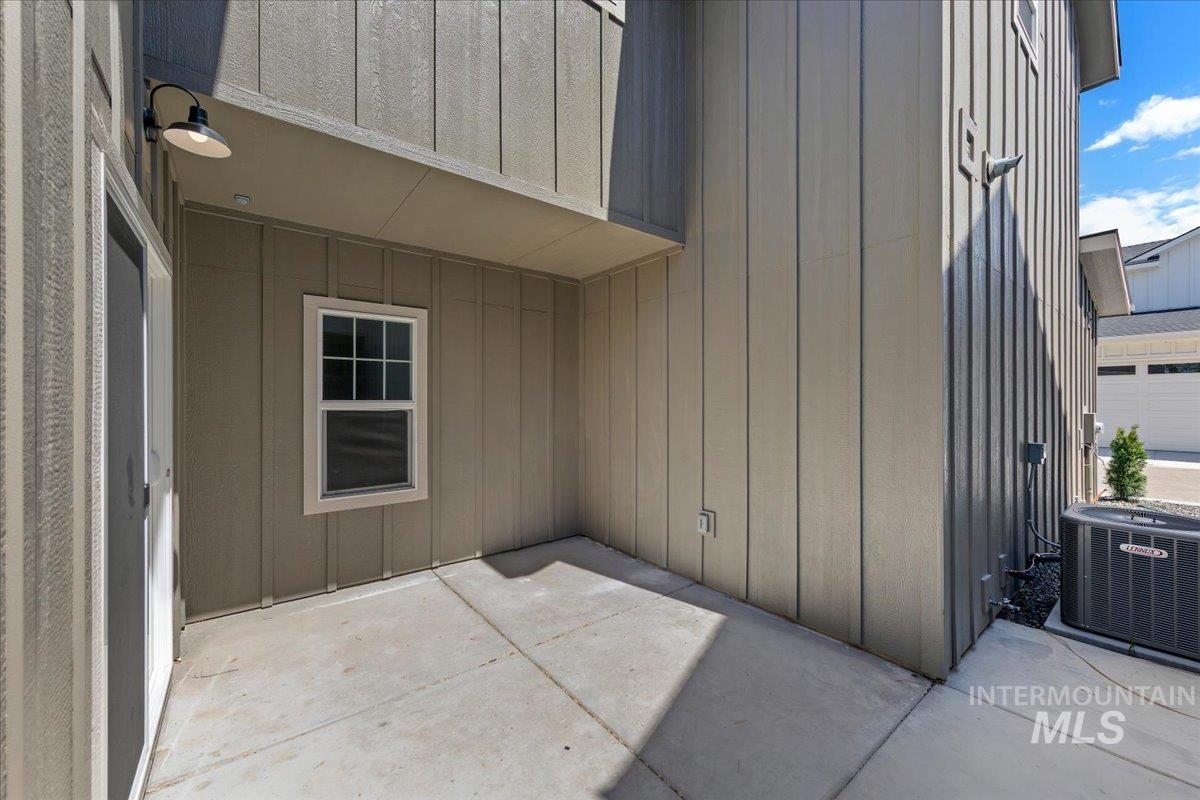 158 N Edgewood Ln, Eagle, Idaho 83616, 3 Bedrooms, 2.5 Bathrooms, Residential For Sale, Price $579,900,MLS 98984652