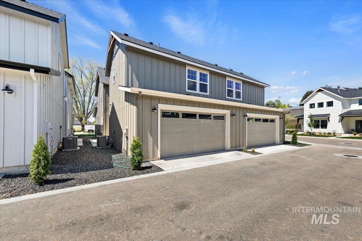 158 N Edgewood Ln, Eagle, Idaho 83616, 3 Bedrooms, 2.5 Bathrooms, Residential For Sale, Price $579,900,MLS 98984652