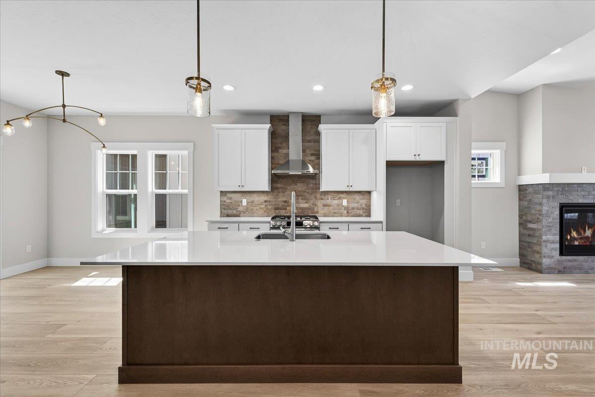 158 N Edgewood Ln, Eagle, Idaho 83616, 3 Bedrooms, 2.5 Bathrooms, Residential For Sale, Price $579,900,MLS 98984652