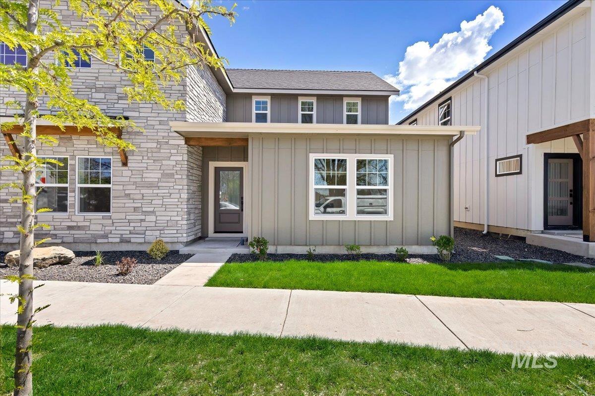 158 N Edgewood Ln, Eagle, Idaho 83616, 3 Bedrooms, 2.5 Bathrooms, Residential For Sale, Price $579,900,MLS 98984652