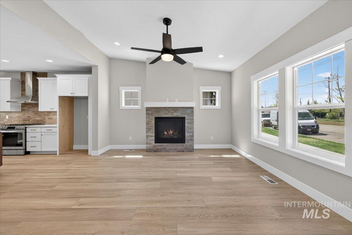 158 N Edgewood Ln, Eagle, Idaho 83616, 3 Bedrooms, 2.5 Bathrooms, Residential For Sale, Price $579,900,MLS 98984652