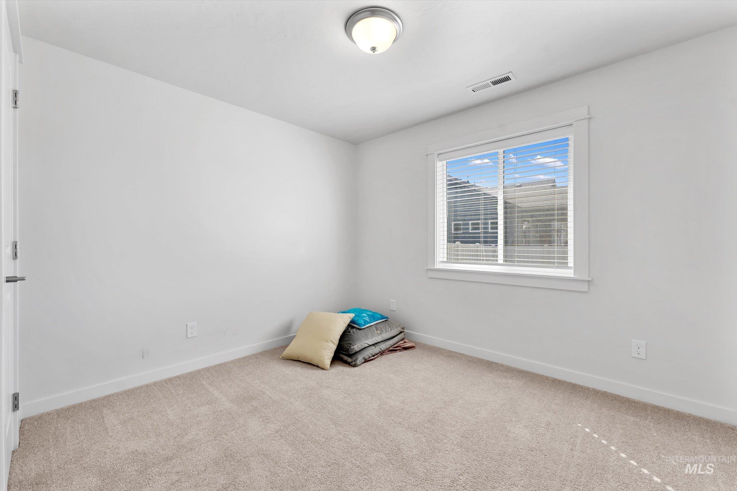 6819 S Maverick Way, Boise, Idaho 83709, 3 Bedrooms, 2 Bathrooms, Residential For Sale, Price $425,000,MLS 98984655