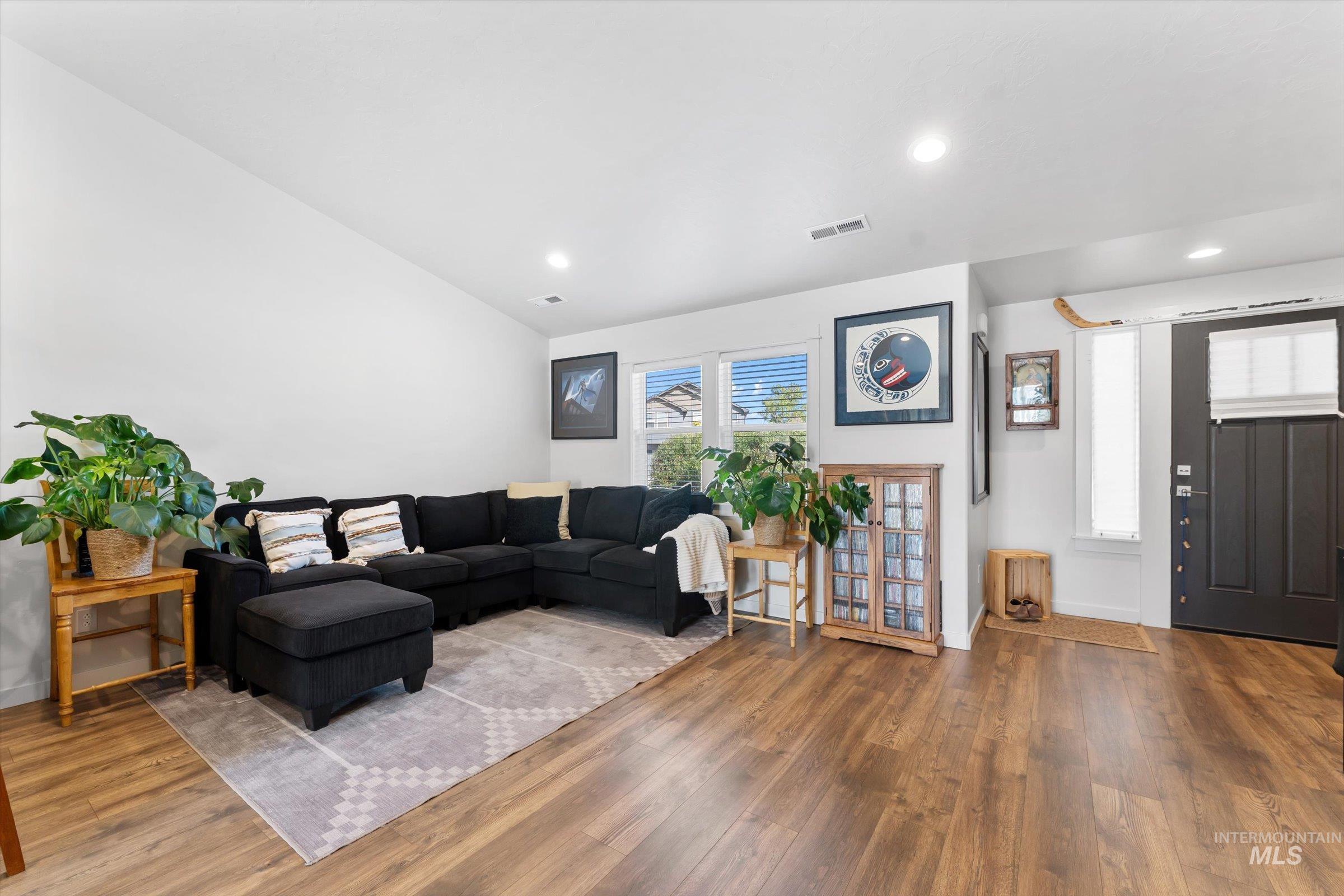 6819 S Maverick Way, Boise, Idaho 83709, 3 Bedrooms, 2 Bathrooms, Residential For Sale, Price $425,000,MLS 98984655