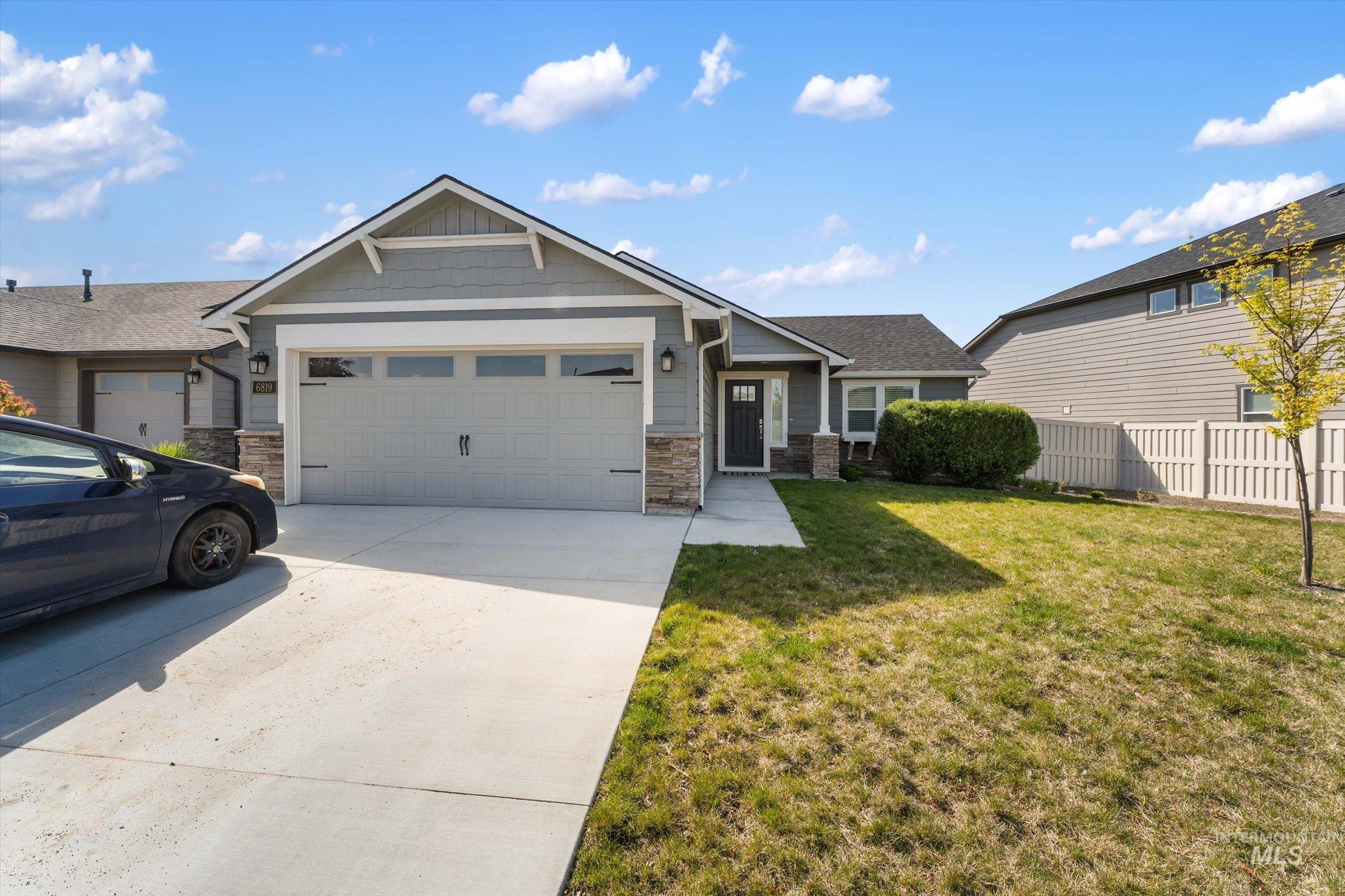 6819 S Maverick Way, Boise, Idaho 83709, 3 Bedrooms, 2 Bathrooms, Residential For Sale, Price $425,000,MLS 98984655