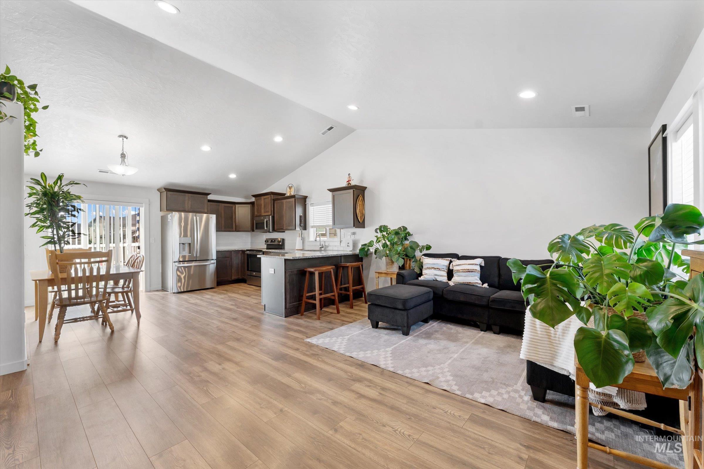 6819 S Maverick Way, Boise, Idaho 83709, 3 Bedrooms, 2 Bathrooms, Residential For Sale, Price $425,000,MLS 98984655