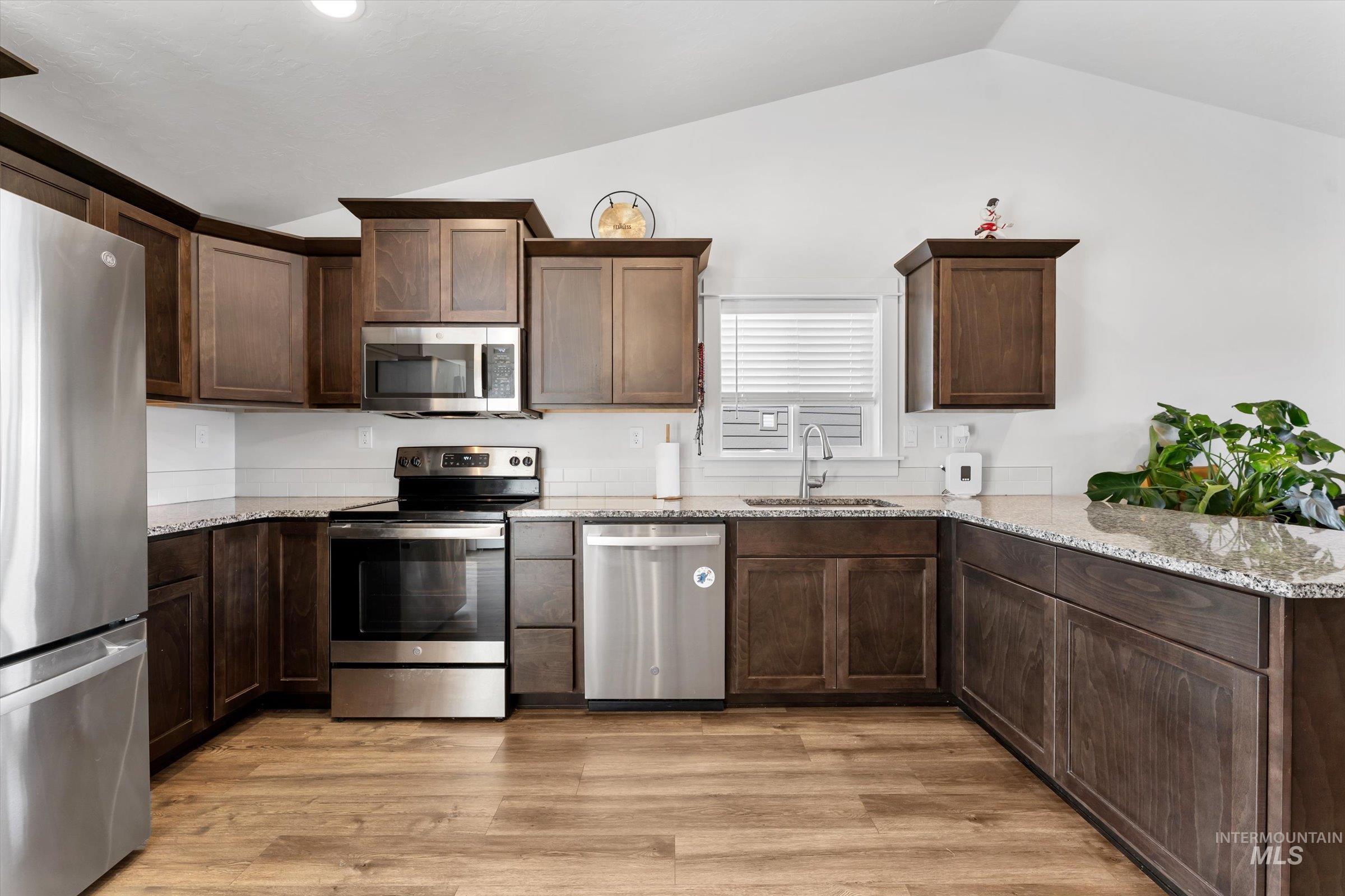 6819 S Maverick Way, Boise, Idaho 83709, 3 Bedrooms, 2 Bathrooms, Residential For Sale, Price $425,000,MLS 98984655