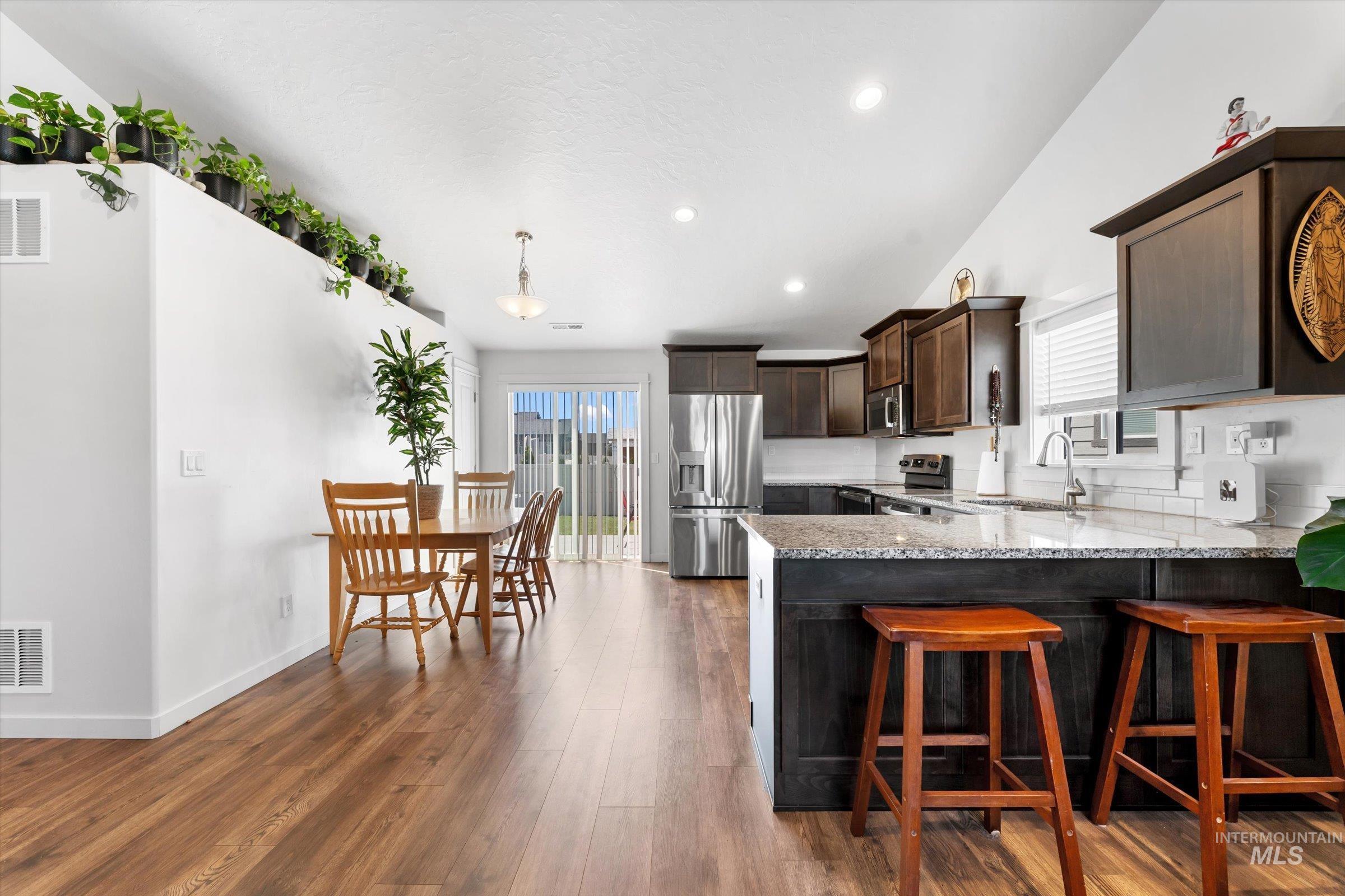 6819 S Maverick Way, Boise, Idaho 83709, 3 Bedrooms, 2 Bathrooms, Residential For Sale, Price $425,000,MLS 98984655