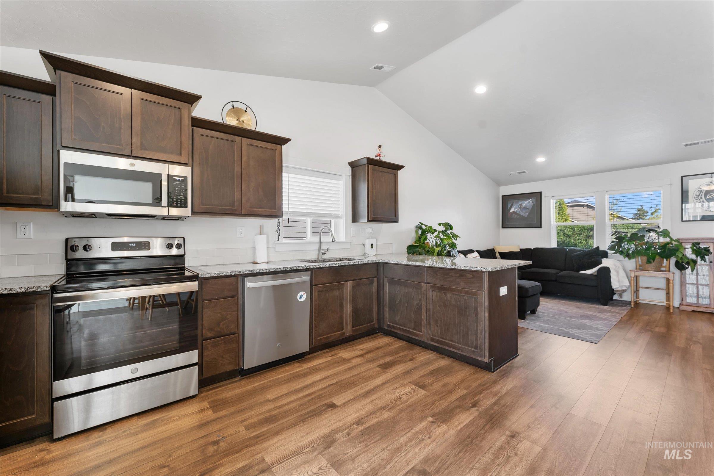 6819 S Maverick Way, Boise, Idaho 83709, 3 Bedrooms, 2 Bathrooms, Residential For Sale, Price $425,000,MLS 98984655