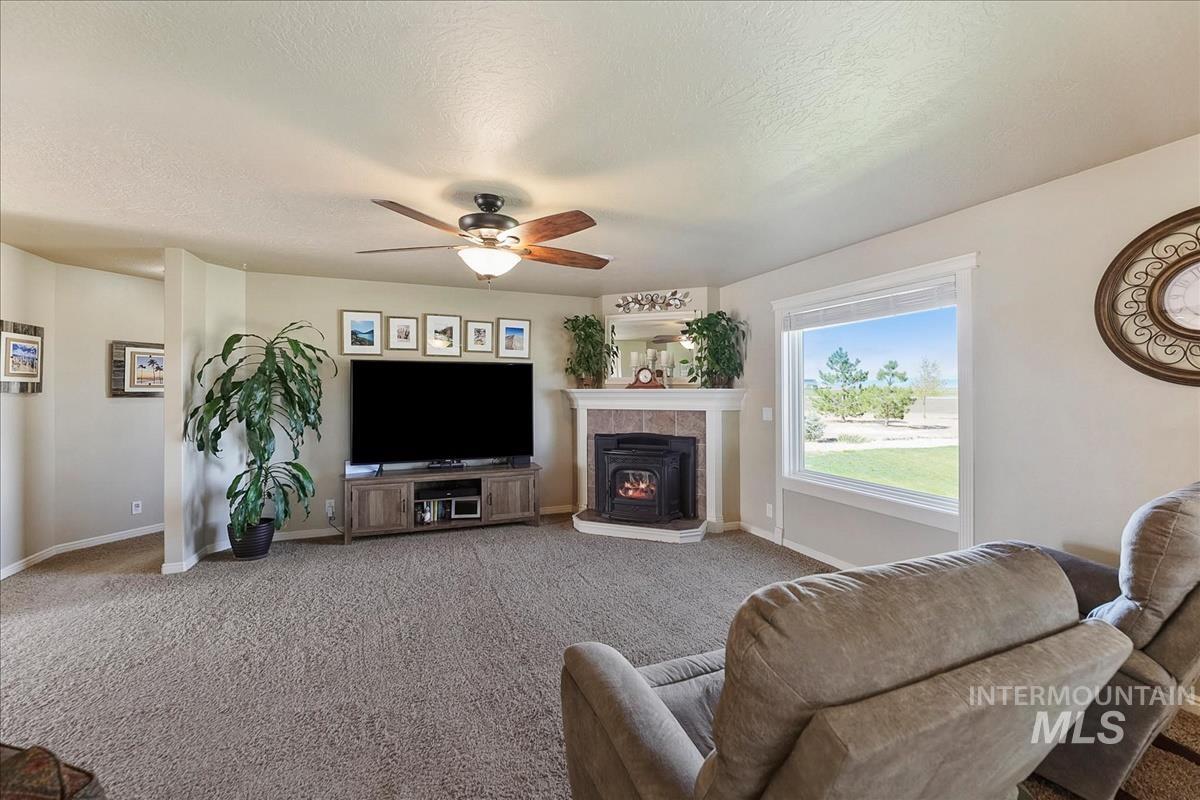 6100 SW Shady Ct., Mountain Home, Idaho 83647, 3 Bedrooms, 2.5 Bathrooms, Residential For Sale, Price $690,000,MLS 98984657
