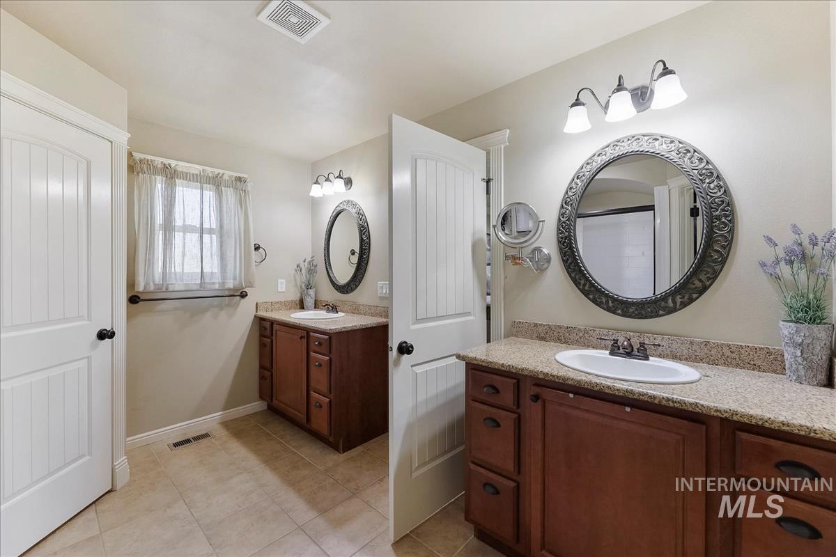 6100 SW Shady Ct., Mountain Home, Idaho 83647, 3 Bedrooms, 2.5 Bathrooms, Residential For Sale, Price $690,000,MLS 98984657