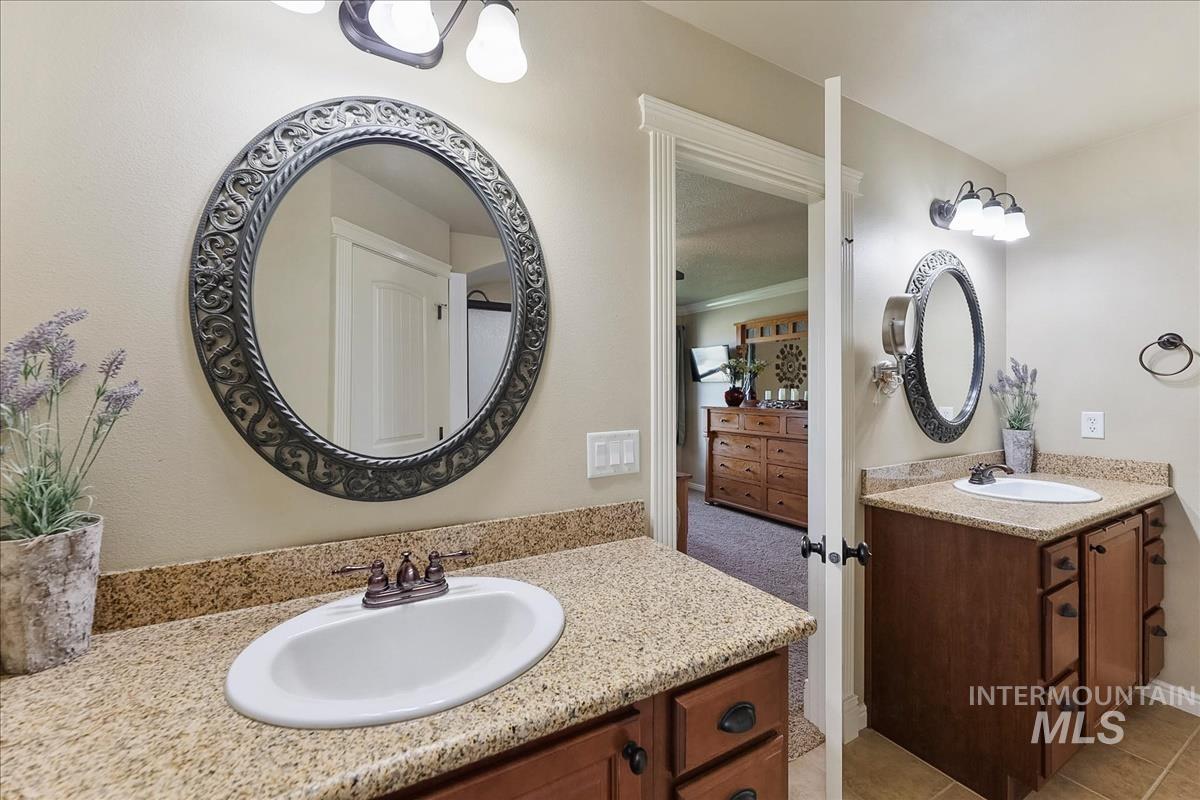 6100 SW Shady Ct., Mountain Home, Idaho 83647, 3 Bedrooms, 2.5 Bathrooms, Residential For Sale, Price $690,000,MLS 98984657