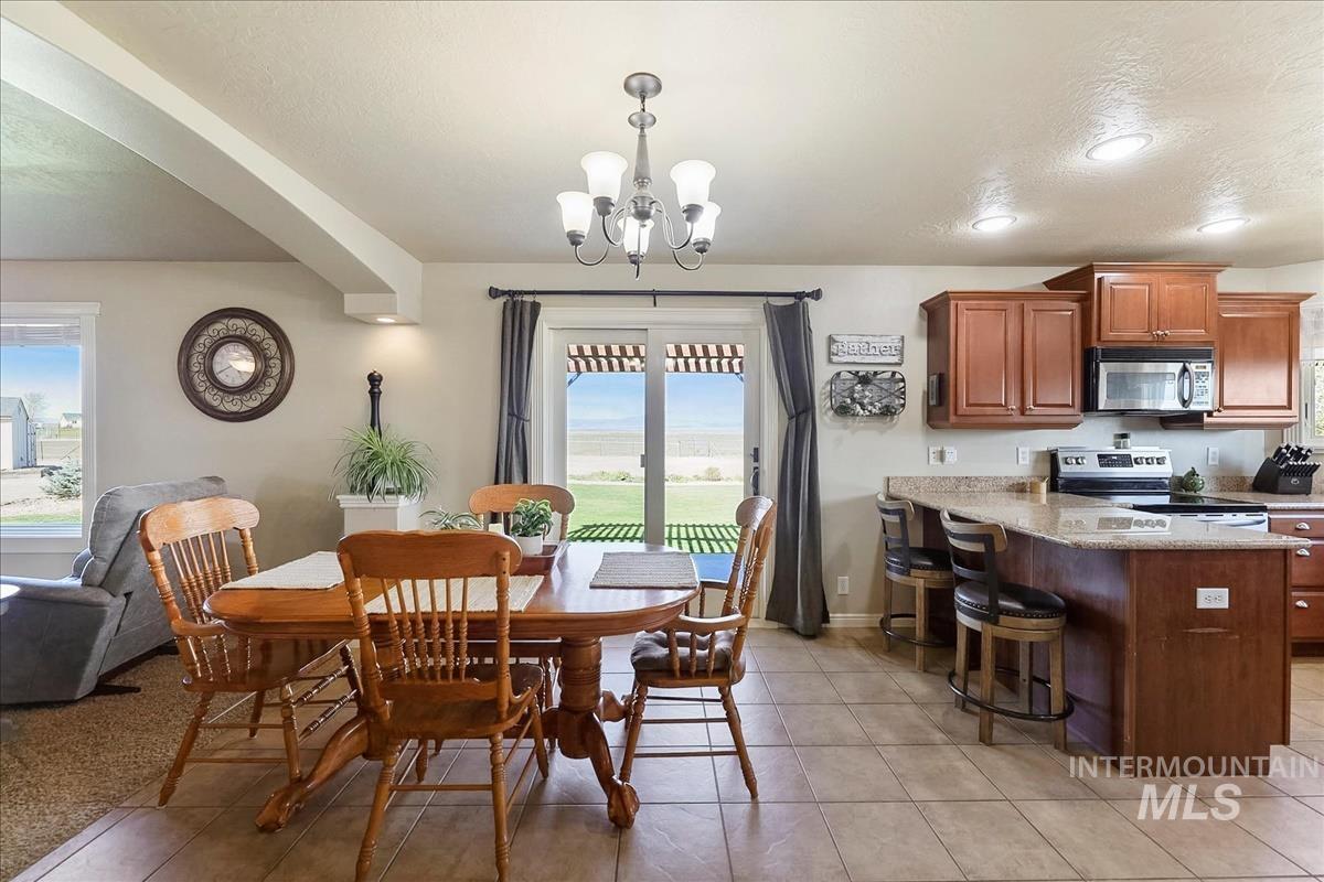 6100 SW Shady Ct., Mountain Home, Idaho 83647, 3 Bedrooms, 2.5 Bathrooms, Residential For Sale, Price $690,000,MLS 98984657
