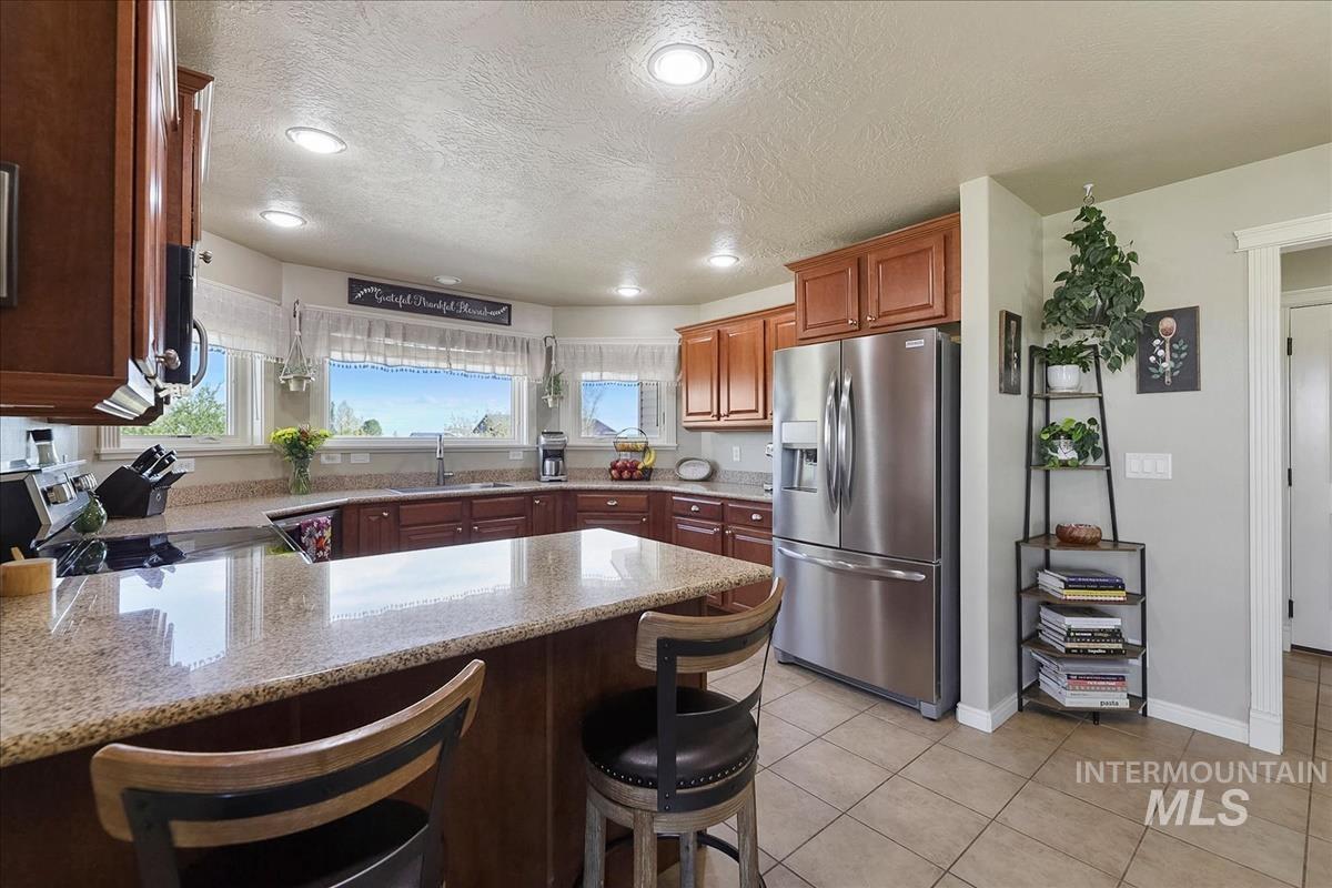 6100 SW Shady Ct., Mountain Home, Idaho 83647, 3 Bedrooms, 2.5 Bathrooms, Residential For Sale, Price $690,000,MLS 98984657
