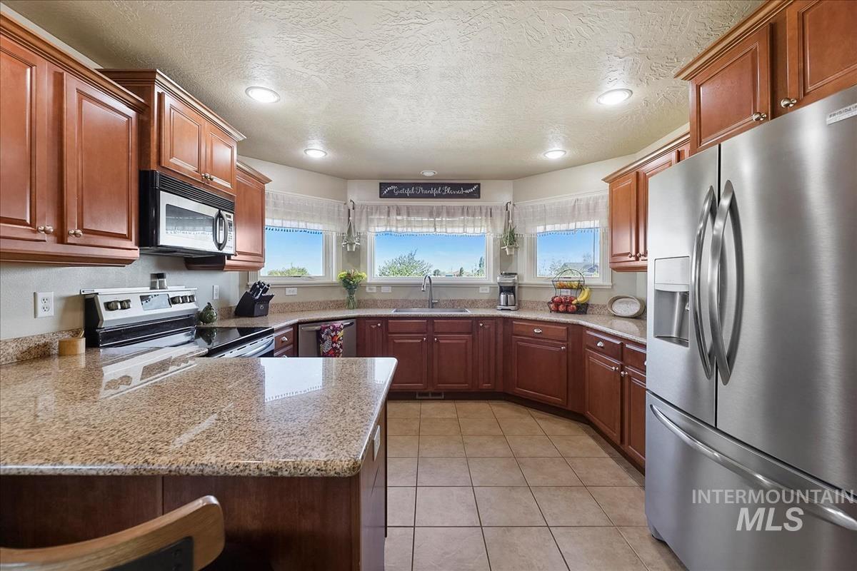 6100 SW Shady Ct., Mountain Home, Idaho 83647, 3 Bedrooms, 2.5 Bathrooms, Residential For Sale, Price $690,000,MLS 98984657