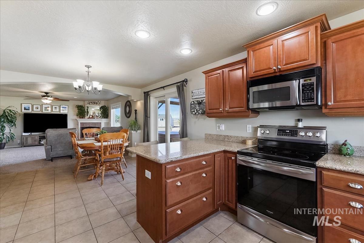 6100 SW Shady Ct., Mountain Home, Idaho 83647, 3 Bedrooms, 2.5 Bathrooms, Residential For Sale, Price $690,000,MLS 98984657