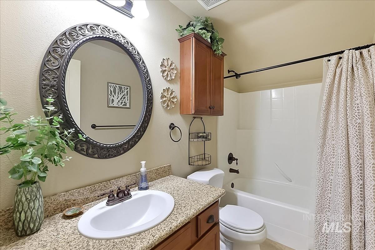 6100 SW Shady Ct., Mountain Home, Idaho 83647, 3 Bedrooms, 2.5 Bathrooms, Residential For Sale, Price $690,000,MLS 98984657