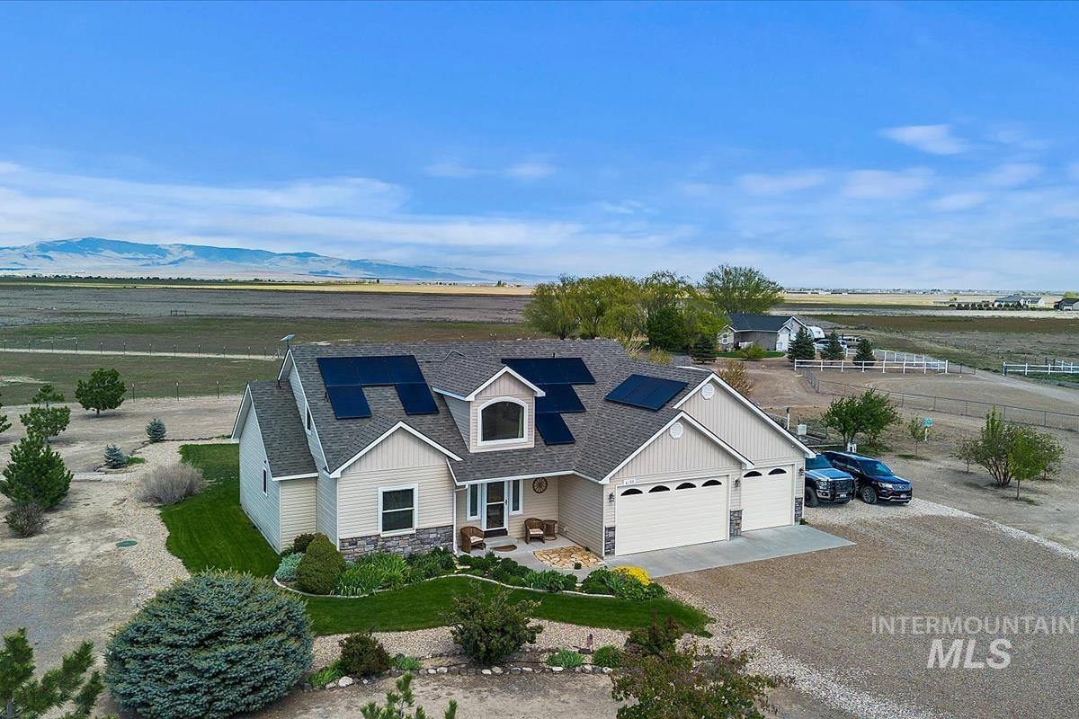 6100 SW Shady Ct., Mountain Home, Idaho 83647, 3 Bedrooms, 2.5 Bathrooms, Residential For Sale, Price $690,000,MLS 98984657