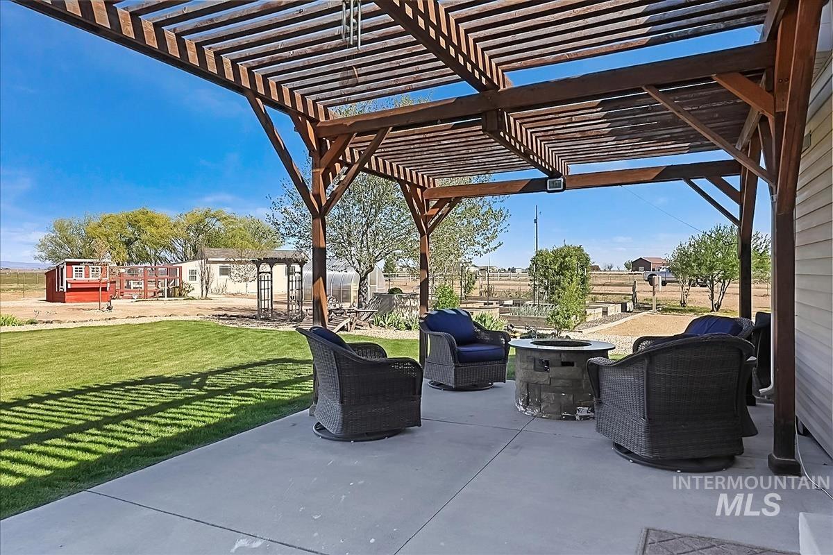 6100 SW Shady Ct., Mountain Home, Idaho 83647, 3 Bedrooms, 2.5 Bathrooms, Residential For Sale, Price $690,000,MLS 98984657