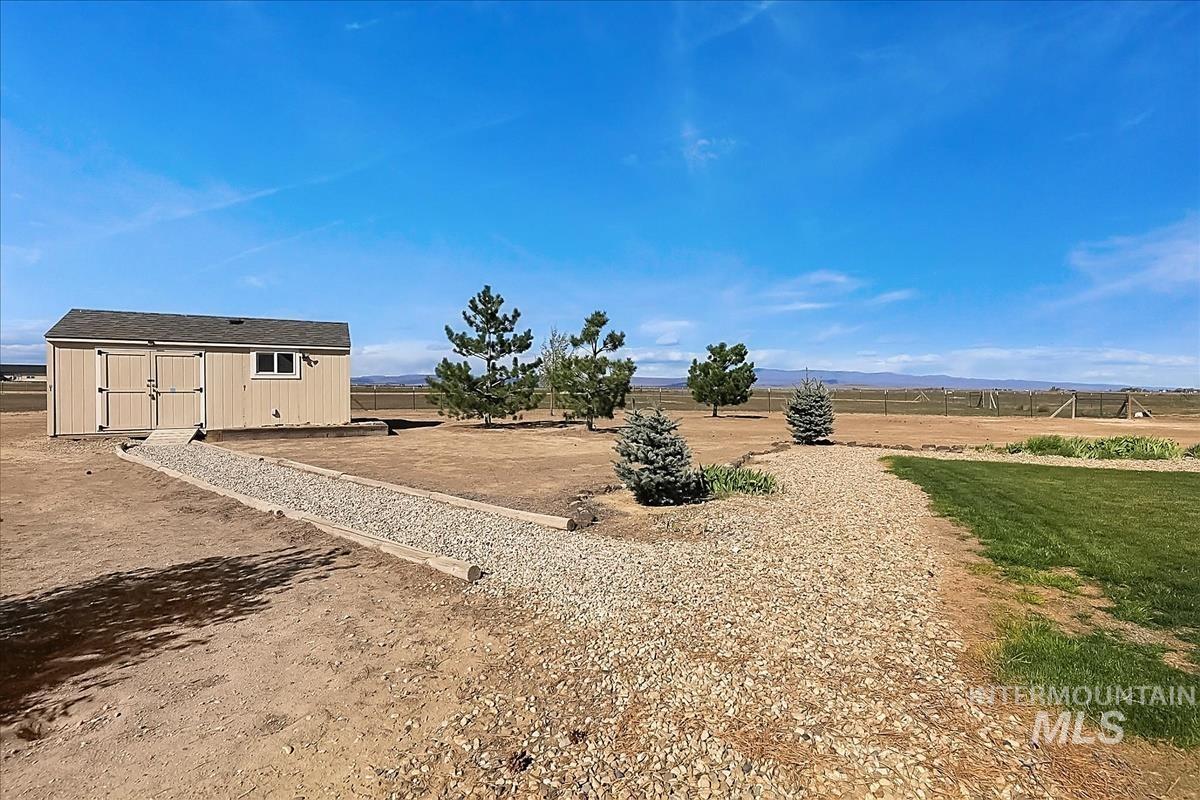 6100 SW Shady Ct., Mountain Home, Idaho 83647, 3 Bedrooms, 2.5 Bathrooms, Residential For Sale, Price $690,000,MLS 98984657