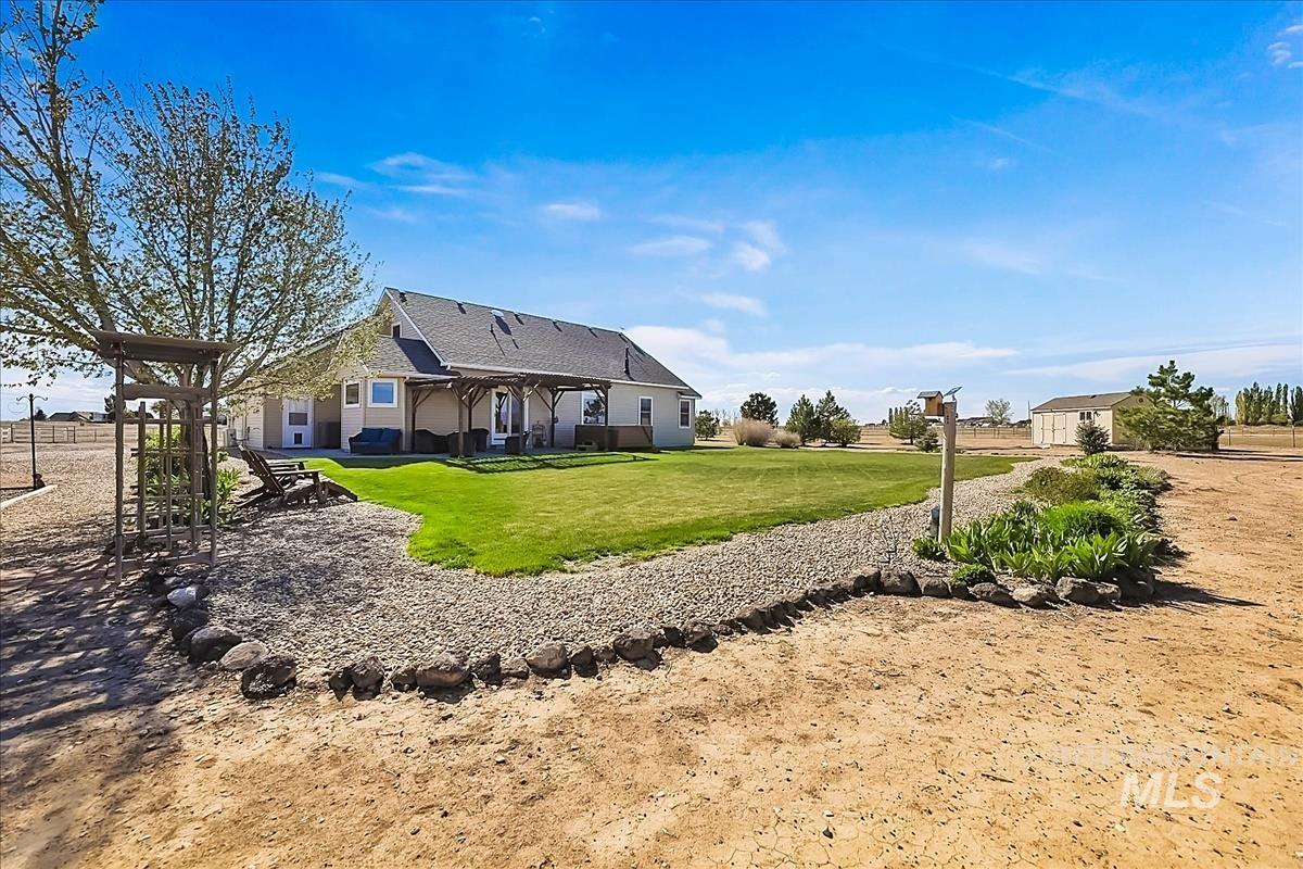 6100 SW Shady Ct., Mountain Home, Idaho 83647, 3 Bedrooms, 2.5 Bathrooms, Residential For Sale, Price $690,000,MLS 98984657