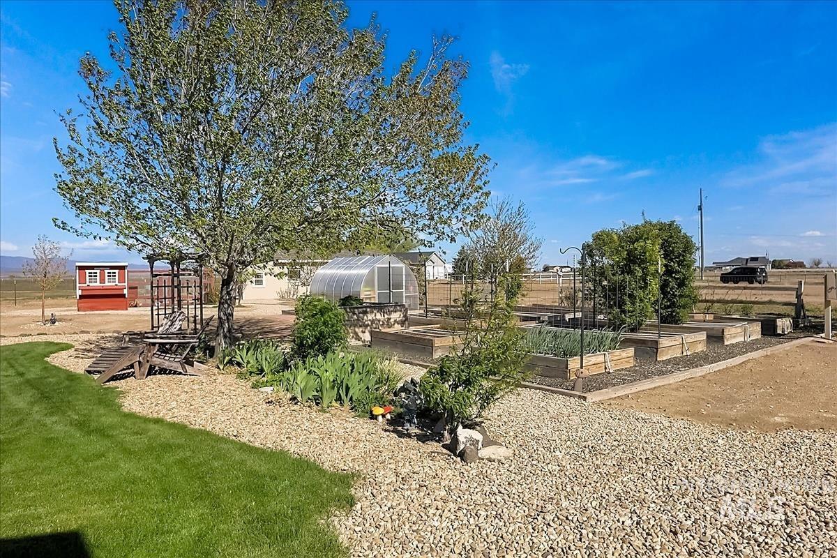 6100 SW Shady Ct., Mountain Home, Idaho 83647, 3 Bedrooms, 2.5 Bathrooms, Residential For Sale, Price $690,000,MLS 98984657