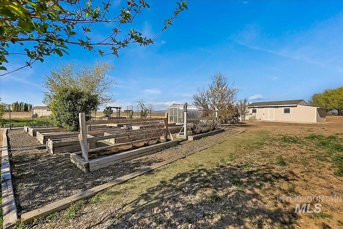 6100 SW Shady Ct., Mountain Home, Idaho 83647, 3 Bedrooms, 2.5 Bathrooms, Residential For Sale, Price $690,000,MLS 98984657