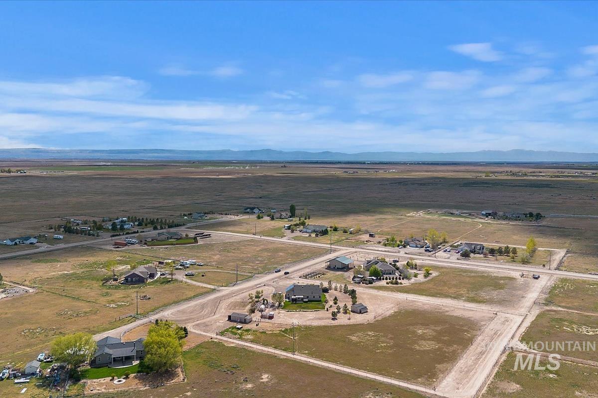 6100 SW Shady Ct., Mountain Home, Idaho 83647, 3 Bedrooms, 2.5 Bathrooms, Residential For Sale, Price $690,000,MLS 98984657