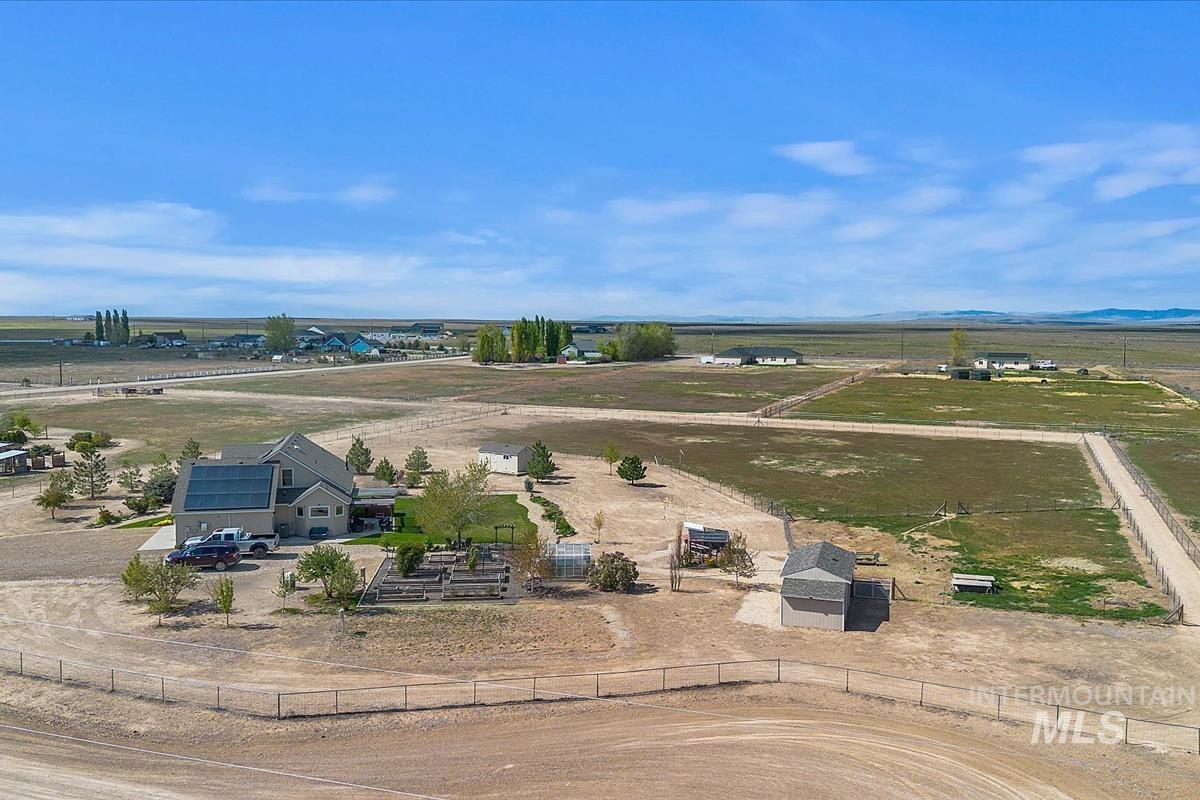 6100 SW Shady Ct., Mountain Home, Idaho 83647, 3 Bedrooms, 2.5 Bathrooms, Residential For Sale, Price $690,000,MLS 98984657