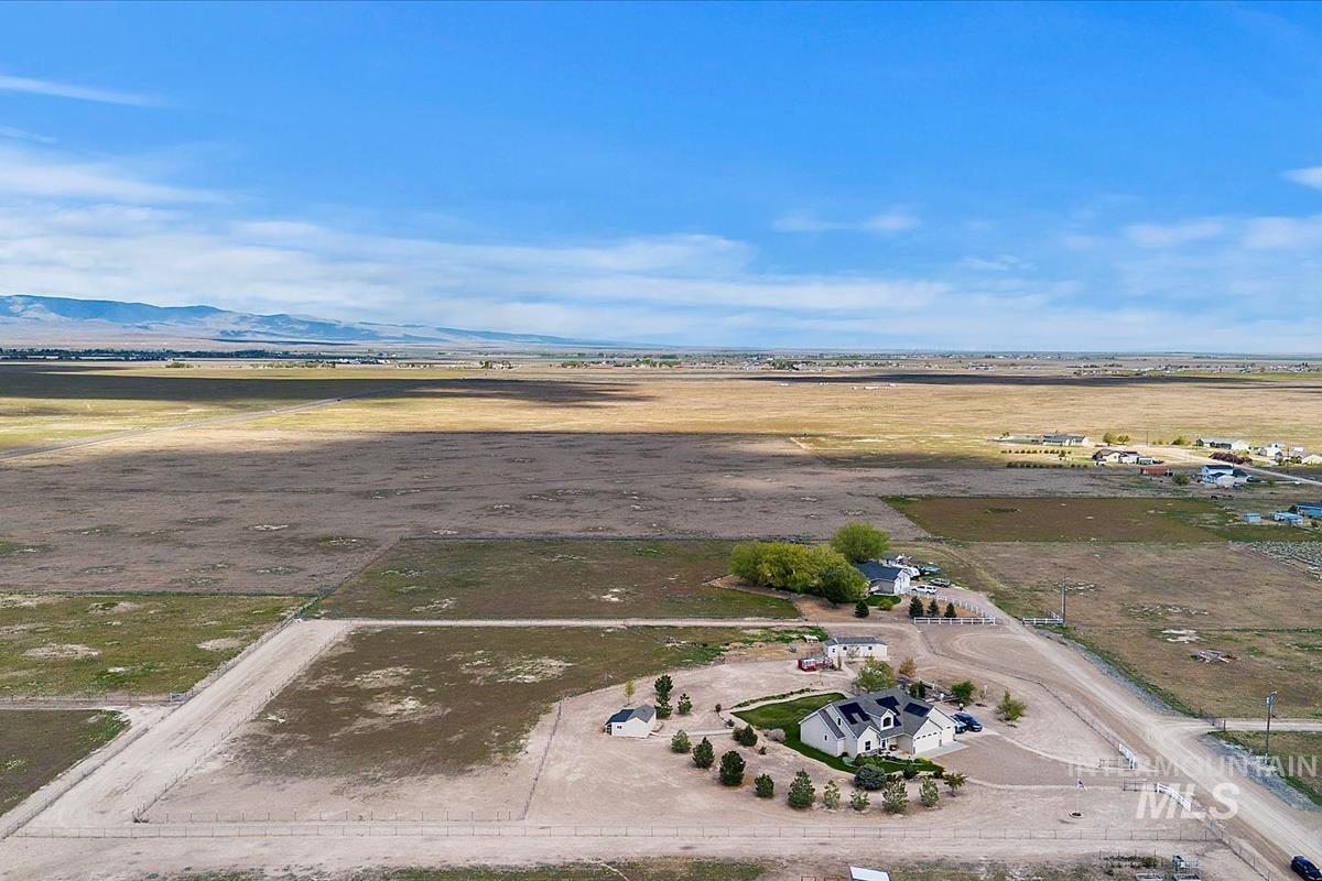 6100 SW Shady Ct., Mountain Home, Idaho 83647, 3 Bedrooms, 2.5 Bathrooms, Residential For Sale, Price $690,000,MLS 98984657