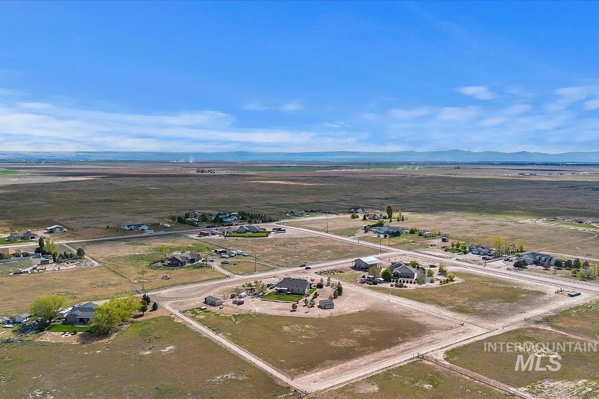 6100 SW Shady Ct., Mountain Home, Idaho 83647, 3 Bedrooms, 2.5 Bathrooms, Residential For Sale, Price $690,000,MLS 98984657