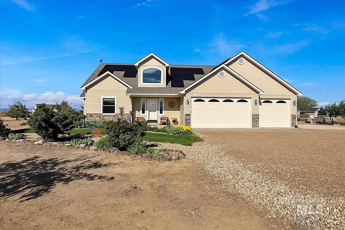 6100 SW Shady Ct., Mountain Home, Idaho 83647, 3 Bedrooms, 2.5 Bathrooms, Residential For Sale, Price $690,000,MLS 98984657