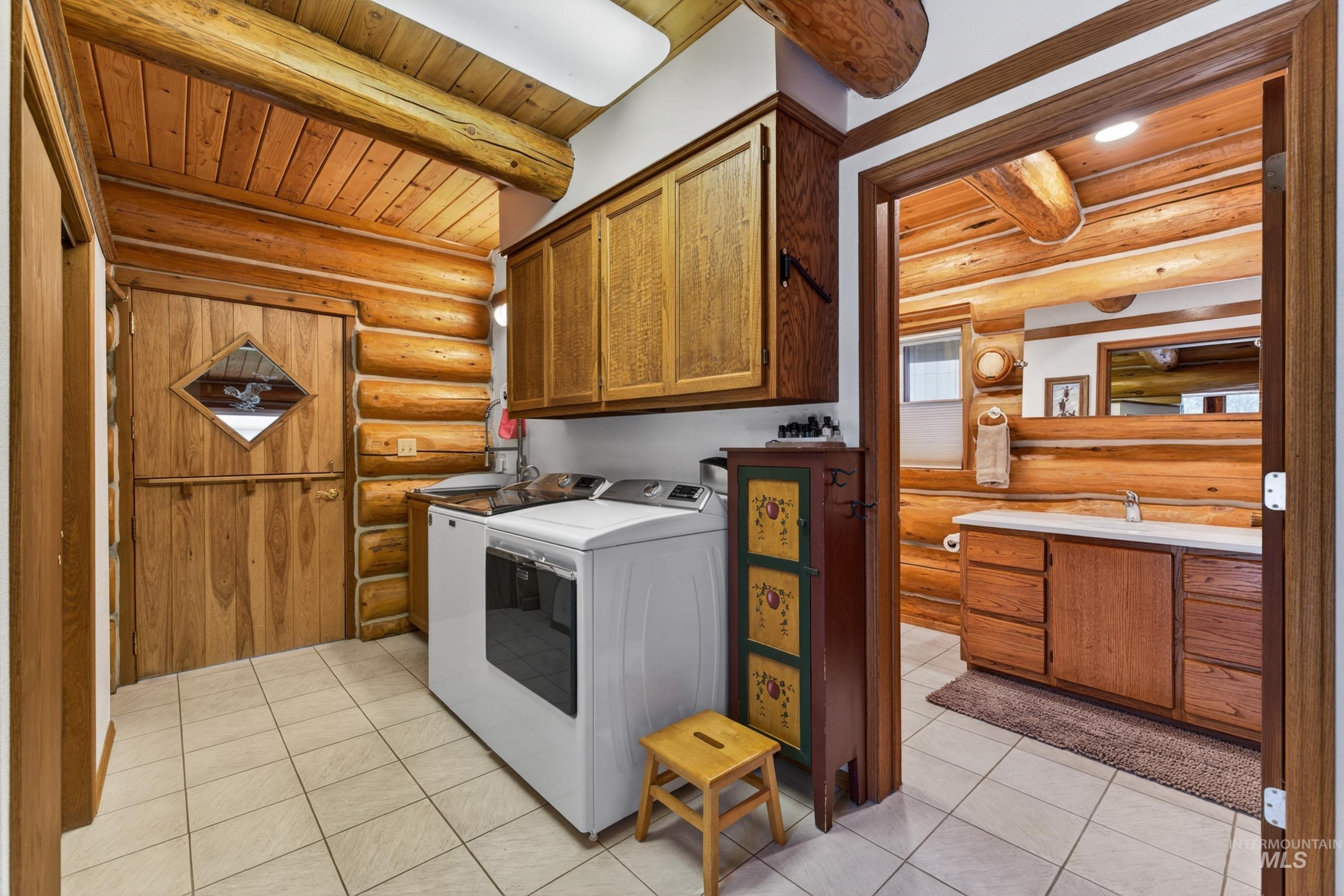 215 Doumecq Road, White Bird, Idaho 83554, 2 Bedrooms, 2 Bathrooms, Residential For Sale, Price $850,000,MLS 98984658