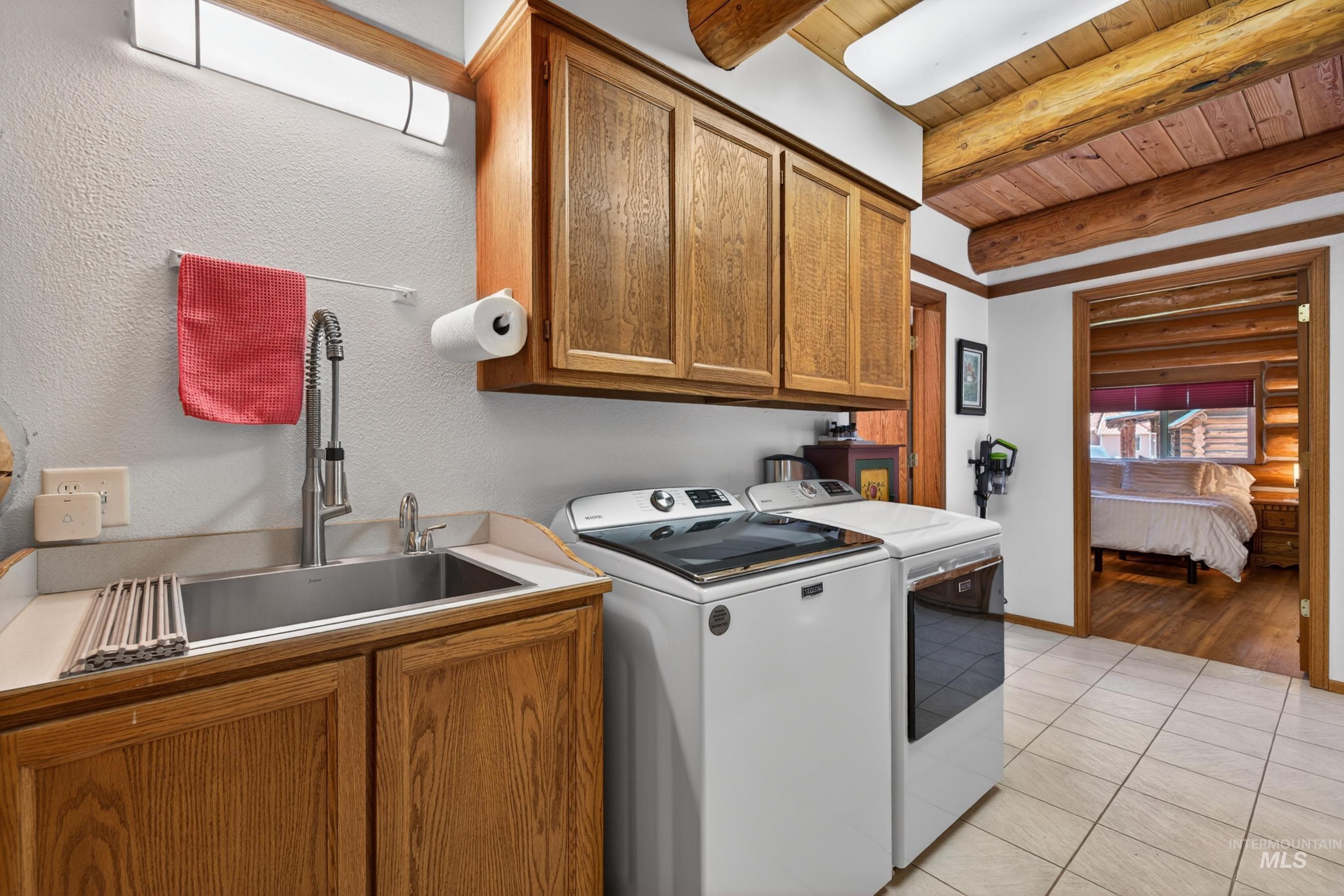 215 Doumecq Road, White Bird, Idaho 83554, 2 Bedrooms, 2 Bathrooms, Residential For Sale, Price $850,000,MLS 98984658