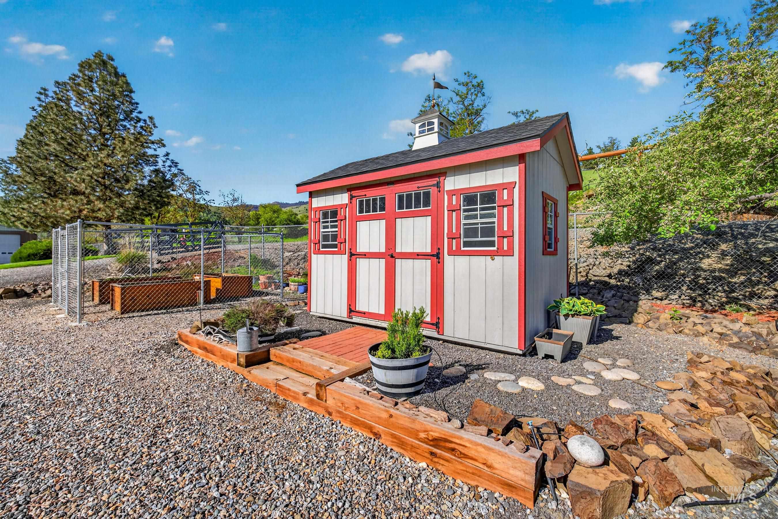 215 Doumecq Road, White Bird, Idaho 83554, 2 Bedrooms, 2 Bathrooms, Residential For Sale, Price $850,000,MLS 98984658