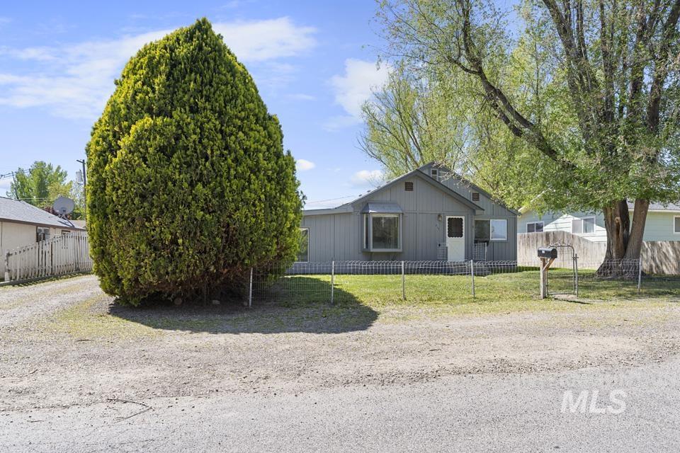 215 W Arizona Ave, Homedale, Idaho 83628-0000, 3 Bedrooms, 1 Bathroom, Residential For Sale, Price $275,000,MLS 98984659