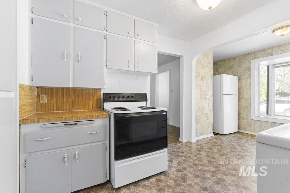 215 W Arizona Ave, Homedale, Idaho 83628-0000, 3 Bedrooms, 1 Bathroom, Residential For Sale, Price $275,000,MLS 98984659