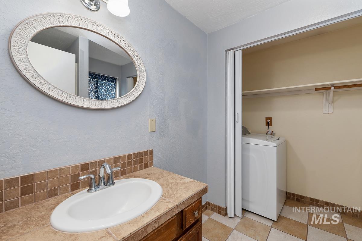 2715 Twilight St, Caldwell, Idaho 83605, 3 Bedrooms, 2 Bathrooms, Residential For Sale, Price $347,900,MLS 98984675