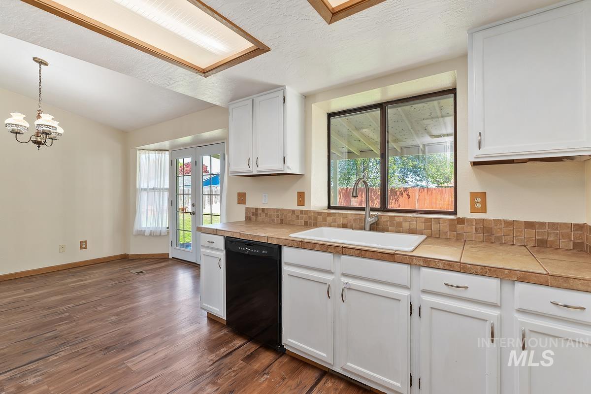 2715 Twilight St, Caldwell, Idaho 83605, 3 Bedrooms, 2 Bathrooms, Residential For Sale, Price $347,900,MLS 98984675