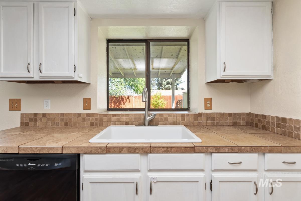 2715 Twilight St, Caldwell, Idaho 83605, 3 Bedrooms, 2 Bathrooms, Residential For Sale, Price $347,900,MLS 98984675
