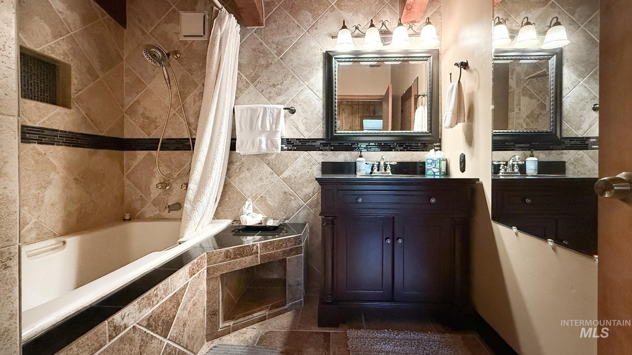 33 Sunrise Drive, Garden Valley, Idaho 83622, 2 Bedrooms, 1.5 Bathrooms, Residential For Sale, Price $349,988,MLS 98984677