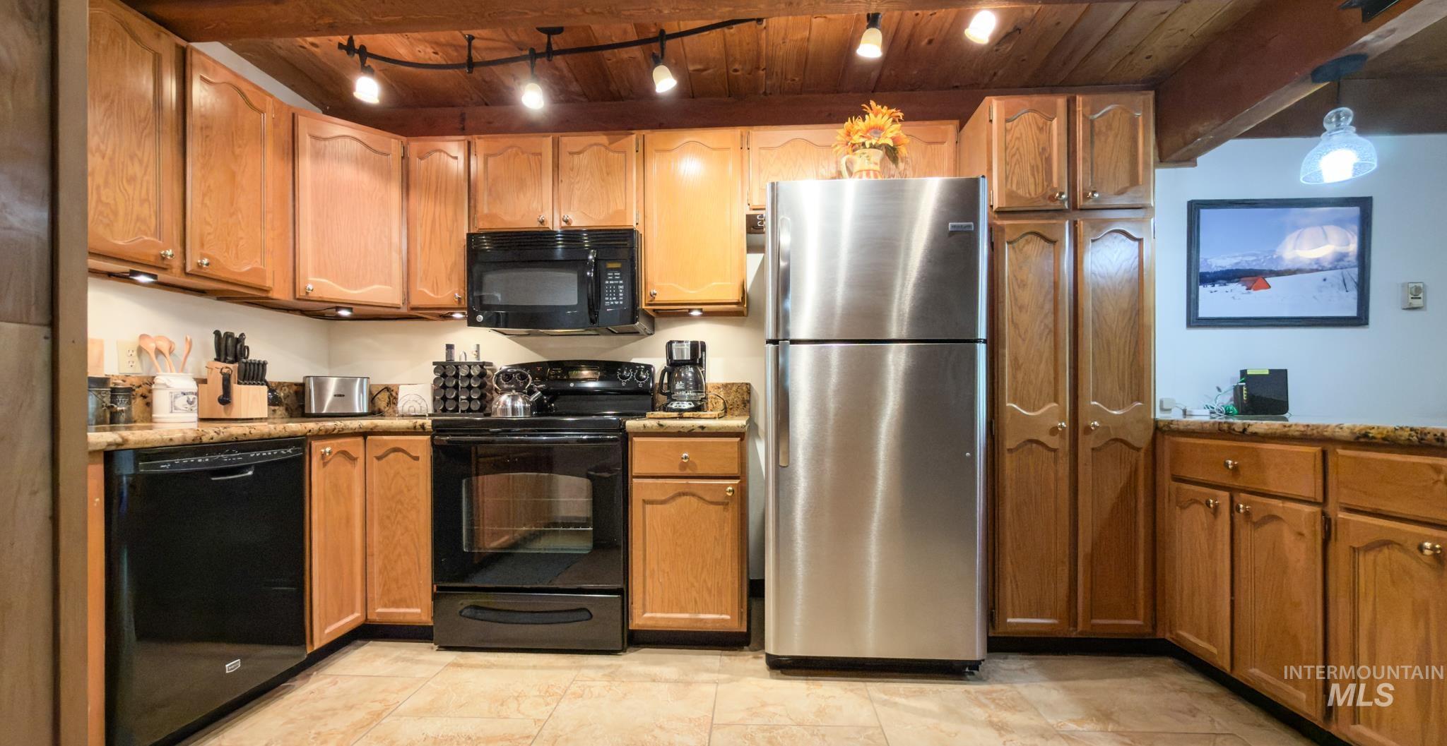 33 Sunrise Drive, Garden Valley, Idaho 83622, 2 Bedrooms, 1.5 Bathrooms, Residential For Sale, Price $349,988,MLS 98984677